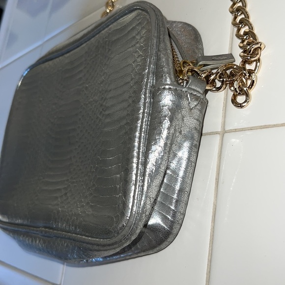 VICTORIA’S SECRET • Metallic Silver Chain Cross Body Shoulder Bag Satchel Purse - Picture 6 of 9